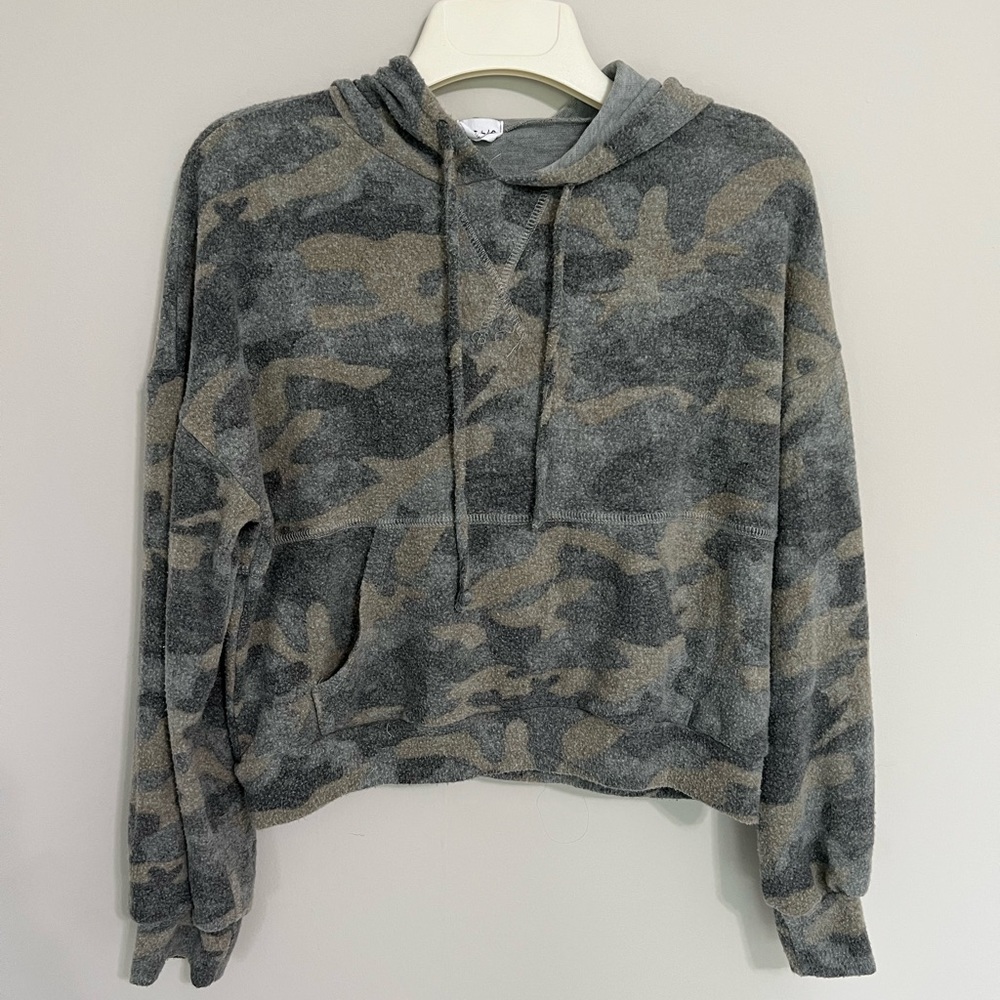 Camo Hoodie - Picture 6 of 6